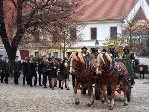 Pískem projela tradiční Hubertova jízda studentů lesnických škol