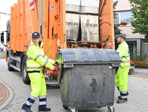 Písečtí popeláři ročně najedou přes 93 000 kilometrů a vyvezou 5 600 tun odpadu